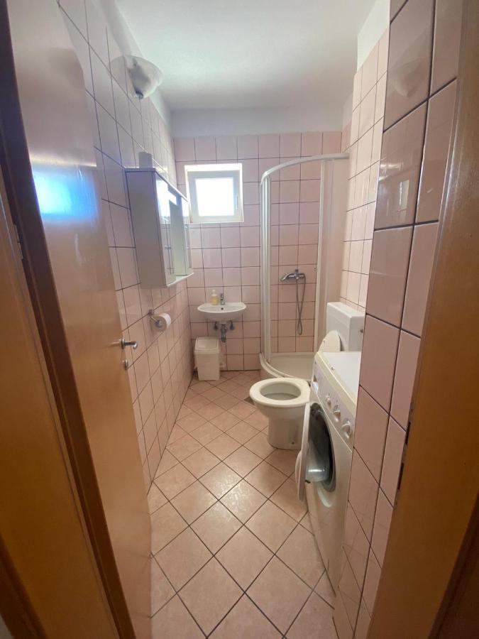 Apartment Dilba Novalja Eksteriør bilde