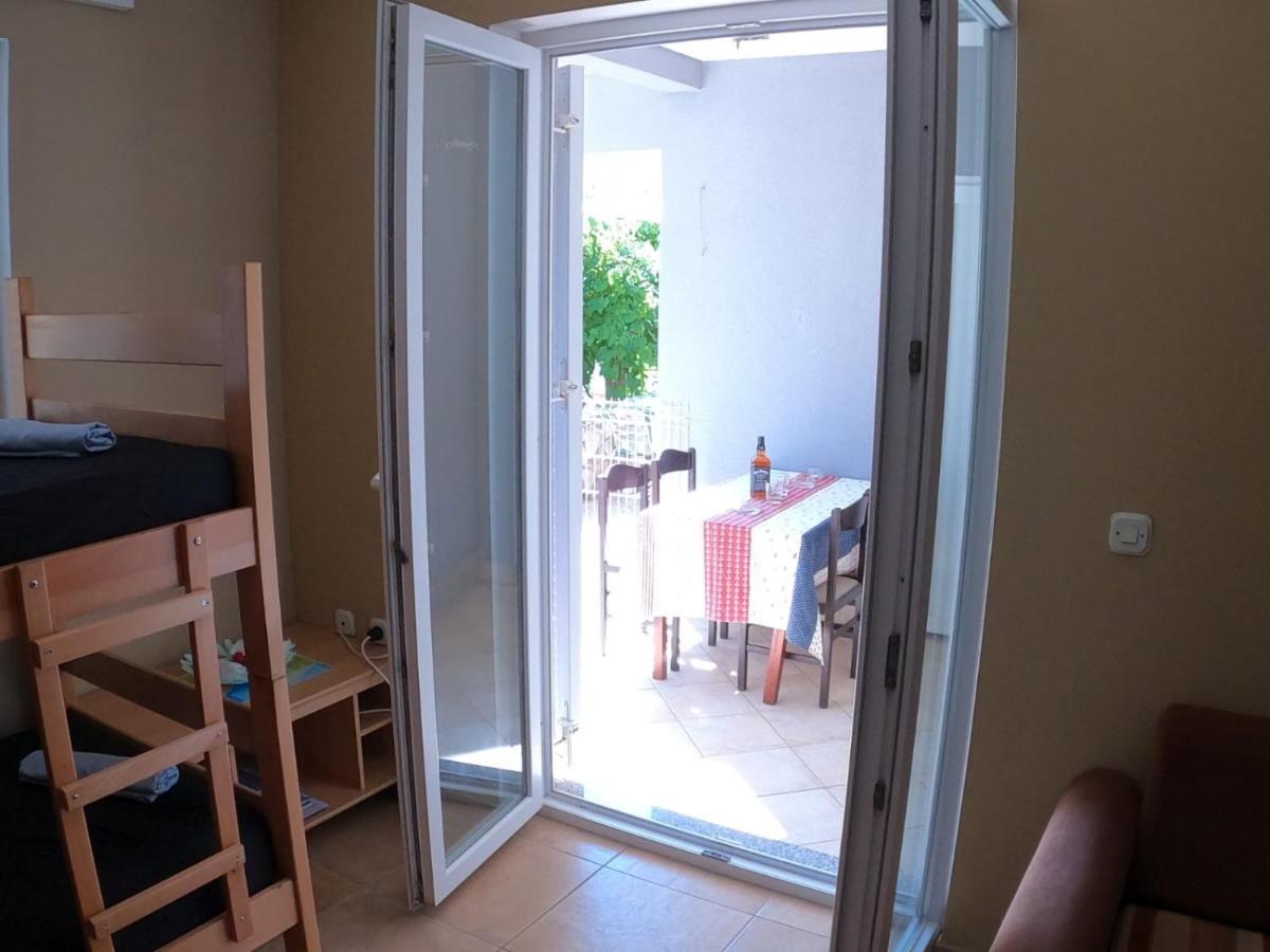 Apartment Dilba Novalja Eksteriør bilde