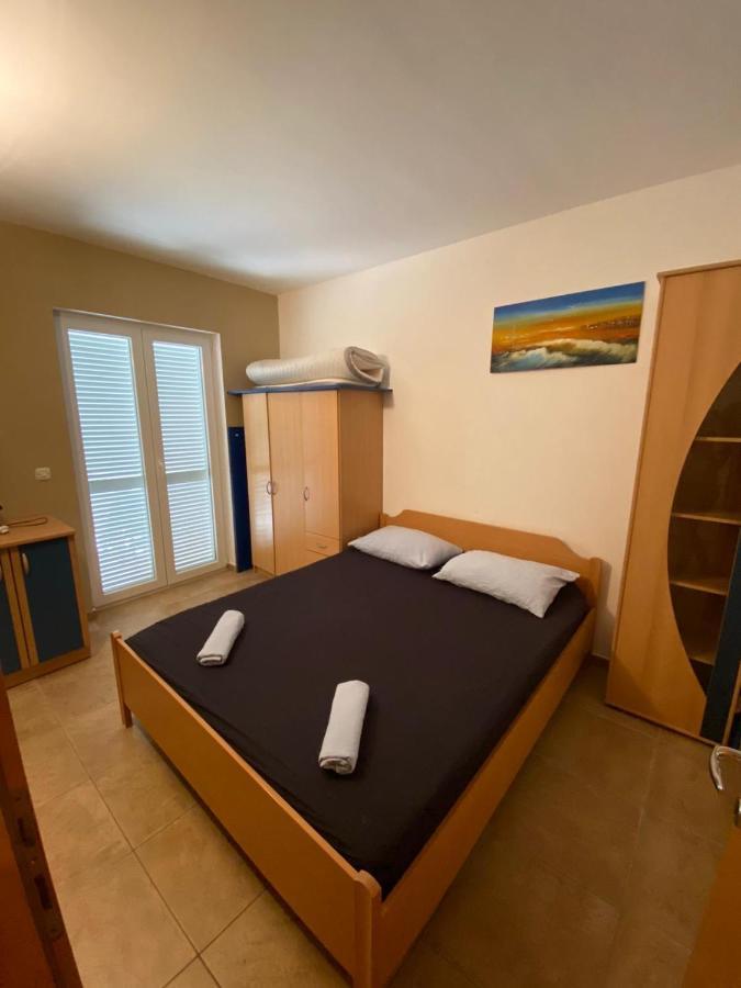 Apartment Dilba Novalja Eksteriør bilde