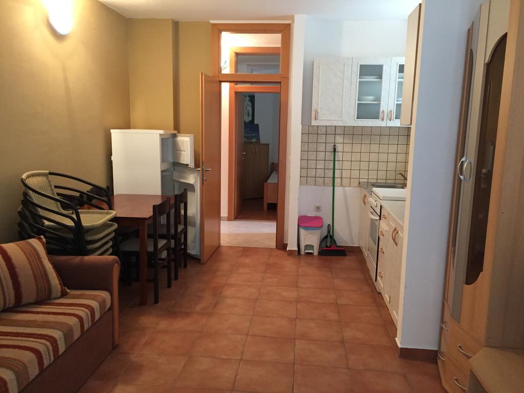 Apartment Dilba Novalja Eksteriør bilde